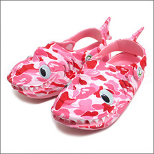 A BATHING APE BAPE KIDS &times; POLLIWALKS ABC SHARK EVA サンダル PINK CAMO画像