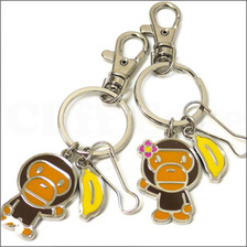A BATHING APE BABY MILO by SANRIO マイロxリサ ペアキーホルダー BROWN画像