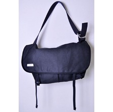 STRAW BALE DESIGN &times; CRANK SLASH MEDIUM MESSENGER BAG画像