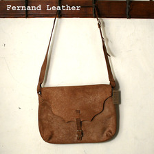 Fernand Leather STRAP POUCH LARGE BEIGE SUEDE画像