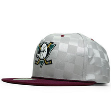 Mitchell & Ness ANAHEIM MIGHTY DUCKS UPFIELD SNAPBACK SILVERxMAROON LVMNAMD008画像