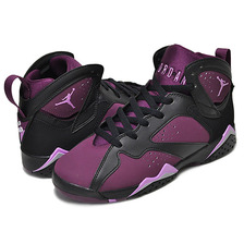 NIKE AIR JORDAN 7 RETRO GG blk/fchs glow-mlbrry-w.gry 442960-009画像