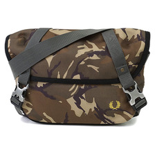FRED PERRY PIQUE CAMO PRINT MINI SHOULDER BAG KHAKI F9230-64画像