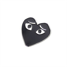 COMME des GARCONS HOLIDAY emoji PINS TROUBLE画像