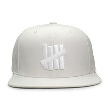 UNDEFEATED 5 STRIKE HO16 SNAPBACK OFF WHITE 531228画像
