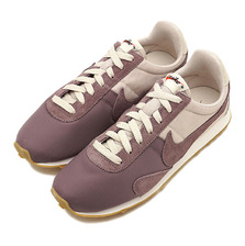 NIKE W PRE MONTREAL RACER VNTG LT OREWOOD BRN/TAUPE GREY-SAIL 828436-103画像