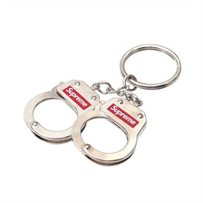 Supreme Handcuffs Keychain SILVER画像