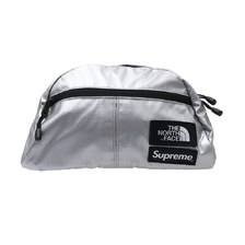 Supreme &times; THE NORTH FACE Metallic Roo II Lumbar Pack SILVER画像