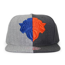 Mitchell & Ness NEW YORK KNICKS スナップバックキャップ GREYxCHARCOAL CNFMNNYK146画像