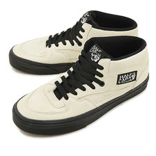 VANS BLACK OUTSOLE HALF CAB CLASSIC WHITE/BLACK VN0A348EU8T画像