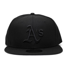 NEW ERA OAKLAND ATHLETICS SNAPBACK BLACKOUT AP11591023画像