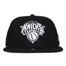 NEW ERA NEW YORK KNICKS SNAPBACK BLACKxWHITE FFNE2735232画像