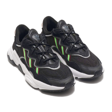 adidas OZWEEGO CORE BLACK/SOLAR GREEN/ONYX EE7002画像