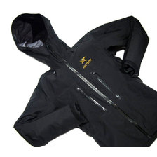 ARC'TERYX ALPHA SV JACKET BLACK x GOLD画像