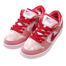 NIKE SB &times; StrangeLove Skateboards DUNK LOW PRO QS BRIGHT MELON/GYM RED CT2552-800画像