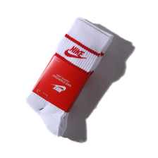 NIKE U NK CREW NSW ESSENTIAL STRIPE WHITE/UNIVERSITY RED/UNIVERSITY RED CQ0301-102画像