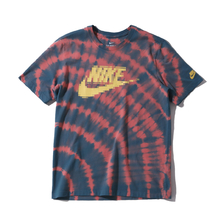 NIKE AS M NSW FESTIVAL TYE DYE TEE MAGIC EMBER/CERULEAN/WHITE/TOPAZ GOLD CU6929-814画像