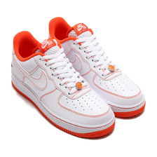 NIKE AIR FORCE 1 '07 LV8 EMB WHITE/TEAM ORANGE-BLACK CT2585-100画像