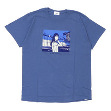 SOPHNET. KYNE TOKYO 2 TEE BLUE画像