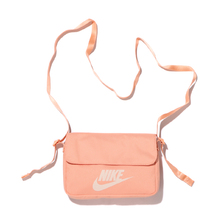 NIKE W NSW FUTURA 365 CROSSBODY APRICOT AGATE/APRICOT AGATE/ORANGE PEARL CW9300-808画像