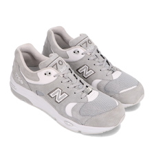 new balance CM1700B1 LIGHT GRAY画像