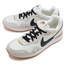 NIKE VENTURE RUNNER SAIL/BLACK/LIGHTBONE/BROWN/GOLD DJ1998-100画像
