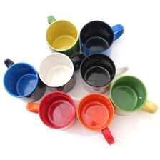 Ron Herman By color Pantone Mug画像