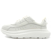 UGG M CA805 V2 NUBUCK WHITE 1134958-WHT画像