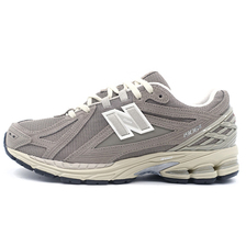 new balance M1906RL GREY画像