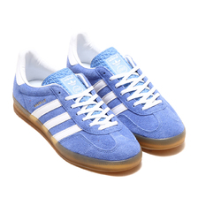 adidas GAZELLE INDOOR BLUE FUSION/FOOTWEAR WHITE/GOLD METALLIC HQ8717画像