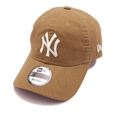 NEW ERA 9TWENTY クロスストラップ ウォッシュドコットン ニューヨーク・ヤンキース カーキ &times; ホワイト 13562177画像
