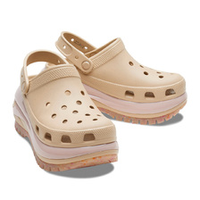 crocs Classic Mega Crush Clog Chai/Multi 207988-2ZM画像