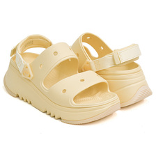 crocs CLASSIC HIKER XSCAPE SANDAL VANILLA 208181-108画像
