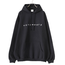 VETEMENTS FRIENDLY LOGO HOODIE UE54HD400B画像