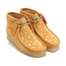 Clarks Wallabee Boot Tan Embroidery TAN 26175940画像