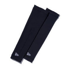 NEW ERA アームスリーブ フラッグロゴ ブラック &times; ホワイト 13549231画像