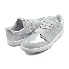 NIKE JORDAN 1 RETRO LOW OG (PS) newtral grey/metallic silver FQ5436-002画像