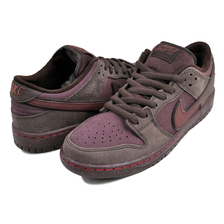 NIKE SB DUNK LOW PRO PREMIUM CITY OF LOVE burgundy crush/dark team red FN0619-600画像