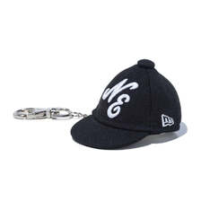 NEW ERA キャップキーホルダー クラシックロゴ ブラック &times; ホワイト 14524796画像