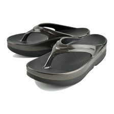 OOFOS OOmega OOlala STACKED TITANIUM MIRROR 2000810178252画像