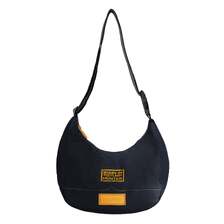 HUNTER NYLON MIDI HOBO BORN IN SCOTLAND BLACK/RICH OCHRE UBS5555KBM-BOC画像