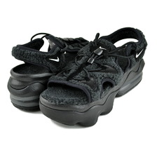 NIKE WMNS AIR MAX KOKO SANDAL WINTER NA blk/metallic silver-blk HV8558-002画像