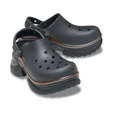 crocs SUPER BAE CLOG BLACK SAND 212811-0LD画像