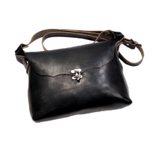 Fernand Leather Horizonal iPad Latch Pouch画像