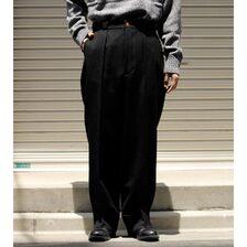 INTERIM DRY WOOL "OMI-ZARASHI" WITH LEATHER PIPING 1-TUCK WIDE TAPERED MILITARY TROUSERS IT26A079画像