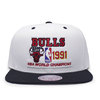 Mitchell & Ness BULLS NBA FINALS CHAMPS 1991 スナップバックキャップ WHITExBLACK CNFMNCHB307画像