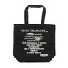 S'YTE 「BLACK IS MODEST」MESSAGE TOTE BLACKxWHITE画像